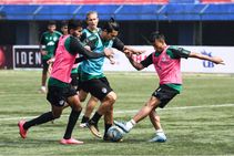 Isl Away Challenge Begins Bengaluru Fc Against Fc Goa