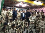 Wrestler Sangram Singh Meets Itbp Jawans Salutes Them