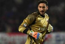Psg Look Sign Up Milan S Donnarumma