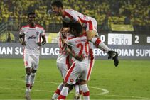 Chhetri Miku Score As Bengaluru Fc Stun Kerala Blasters