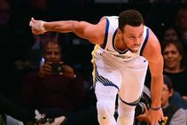 Curry Electrifies Warriors Return Jazz Spoil Lebron S Birthday