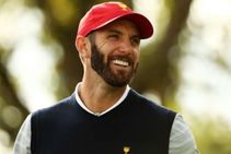Dustin Johnson Wraps Golf Club Christmas