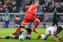 Bayern Munich 3 Hannover 1 Lewandowski Makes History As Leaders Go Six Clear