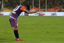 Isl Marcelinho Hat Trick Fc Pune City Floors Northeast United
