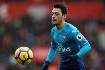 Never Approached Man United Arsene Wenger Rejects Mesut Ozil Reports