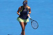 Kerber Survives Scare En Route Quarters