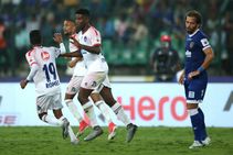Isl Delhi Dynamos Strike At Death Steal Point From Chennaiyin Fc