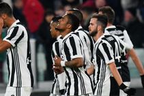 Juventus 1 Genoa 0 Douglas Costa Keeps Champions On Napolis Coattails