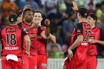 Bbl Melbourne Renegades Hold Off Sydney Thunder Fightback
