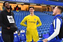 Hazard Courtois Luiz Willian 76ers Meet Chelsea Players