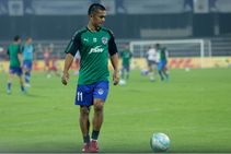 Isl Bottom Placed Delhi Dynamos Host Leaders Bengaluru Fc