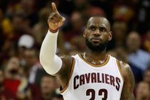 Lebron James Leads Cavaliers Past Heat Celtics Rout Knicks