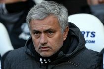 Mourinho Manchester United Will Sign A Midfielder