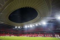 Europa League Police Officer Dies Clashes Athletic Bilbao Spartak Moscow Fans