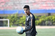Isl Goalkeeper Gurpreet Singh Sandhu Extends Bengaluru Fc Deal