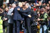 Wenger Surprised Ferguson Gift Old Trafford Farewell