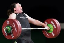 Cwg 2018 First Transgender Competitor Withdraws Tears After Injury