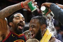 Thunder Overturn 25 Point Deficit Avoid Elimination Lebron Buzzer Beater Lifts Cavs