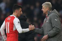 Mesut Ozil Arsene Wenger Tribute Arsenal Premier League