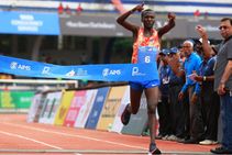 Shoes Can T Run On Their Own Tcs World 10k Champ Alex Korio