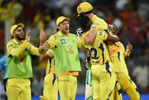 Ipl 2018 Dhoni Lauds Brilliant Faf Du Plessis For Firing Chennai Super Kings To Win