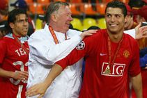 Be Strong Boss Cristiano Ronaldo Sends Message Ill Alex Ferguson