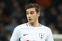 Tottenham Hotspur S Harry Winks Signs New Deal 