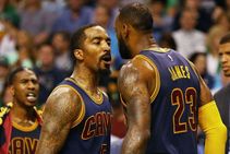 Smith Says Cavs Can T Make Lebron Play Hero Ball