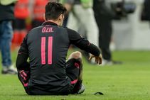 Martin Keown Mesut Ozil Criticism Arsenal Europa League