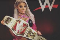 Ufc Womens Featherweight Champion Offers Help Alexa Bliss
