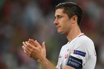 Poland 4 Lithuania 0 Lewandowski On Song World Cup