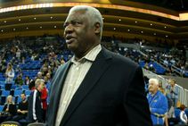 Oscar Robertson Lifetime Achievement Award Nba Honor 2018 Bucks Hall Of Fame