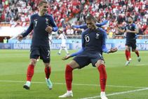 Fifa World Cup 2018 Godfather Godin Won T Give Ground Griezmann World Cup Battle