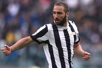 Higuain Torn Between Sarri S Chelsea Reunion Serie Stay With Milan