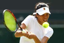 Wimbledon 2018 Simona Halep Tumbles To Suiwei Hsieh After Wasting Match Point