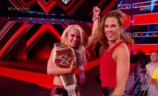 Alexa Bliss Retains Title First Ever Wwe Womens Extreme Rules Match