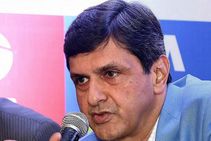 Padukone Wants Sindhu Prioritise Her Schedule