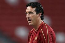 Unai Emery Arsenal Premier League Play Front Foot