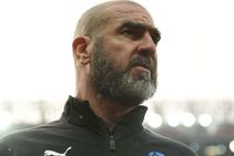 Cantona Takes Swipe At Mourinho