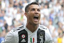 Cristiano Ronaldo Juventus Sassuolo Serie A Douglas Costa