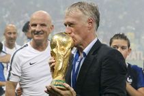 Didier Deschamps Wins Fifa Best Mens Coach Award