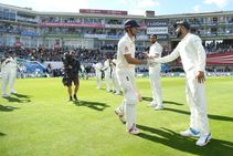 India Vs England Team India Gives Guard Honour Alastair Cook Farewell Test