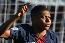 Nimes 2 Paris Saint Germain 4 Mbappe Sent Off Late Strike Ligue 