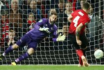 Manchester Uniteds Torrid Penalty Shoot Out Run Continues Against Derby