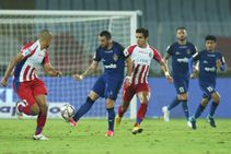 Isl 2018 Atk Thump Chennaiyin Fc 2 1 Pile On Miseries Defending Champions
