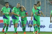 Isl Bengaluru Fc Continue Unbeaten Run With 2 1 Win Over Atk