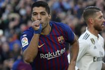 El Clasico Barcelona 5 1 Real Madrid Suarez Strikes Hat Trick Barcelona Blow Away Madrid
