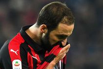 Serie A Ac Milan Juventus Higuain Sent Off