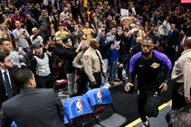 Nba Watch Cleveland Cavaliers Tribute Video For Lebron James Does Him Justice Los Angeles Lakers In Return