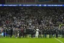 Leicester Wear Two Different Kits Saturday S Clash With Burnley In Tribute To Late Owner